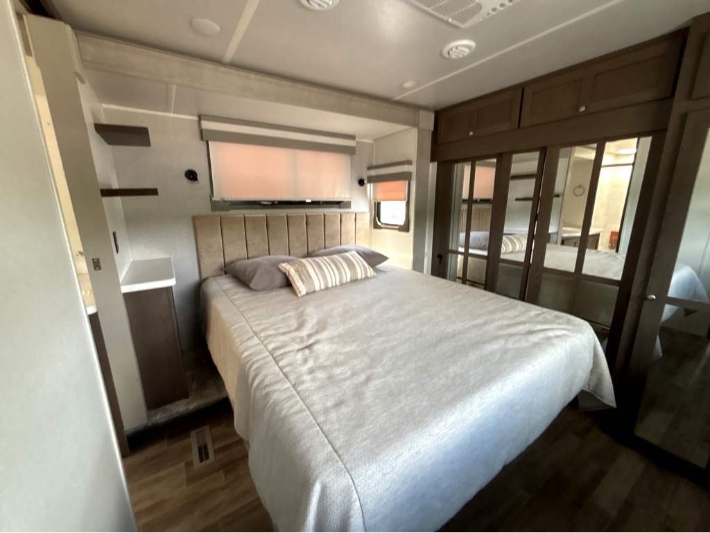 2022 PALOMINO RIVER RANCH 390RL - Image 23