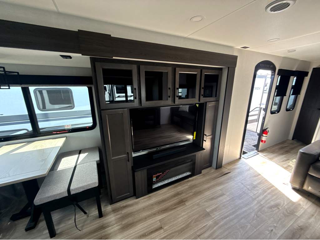 2027 VENTURE RV SPORTTREK 333VFK - Image 16