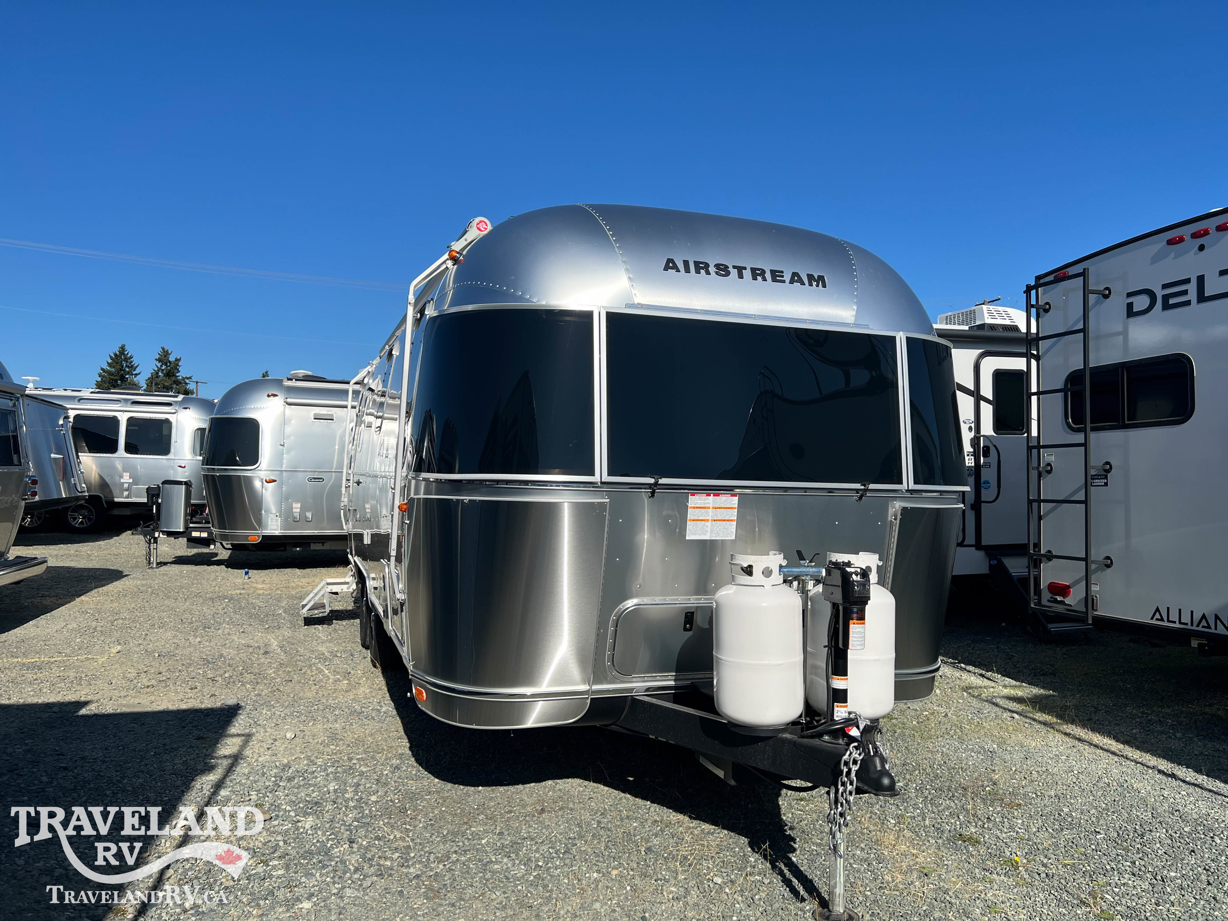 2026 Airstream Flying Cloud 25FB - Image 1