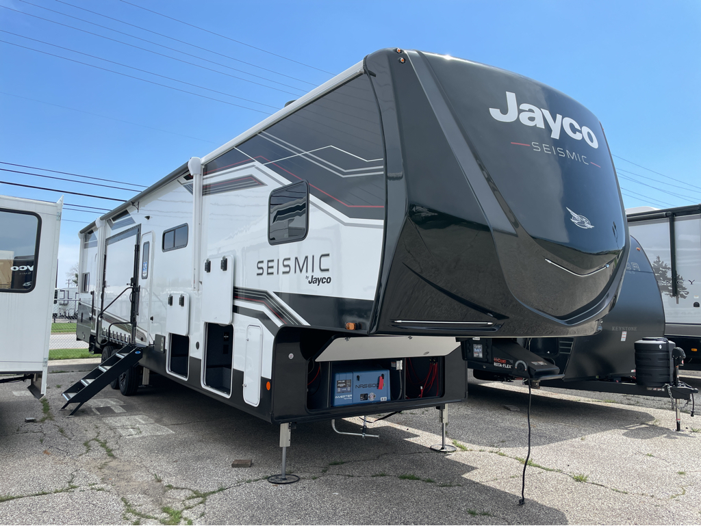 2026 Jayco Seismic 413 - Image 1