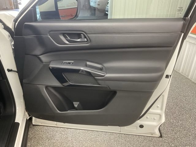 2024 Nissan Pathfinder Utility 4D SV 4WD - Image 33