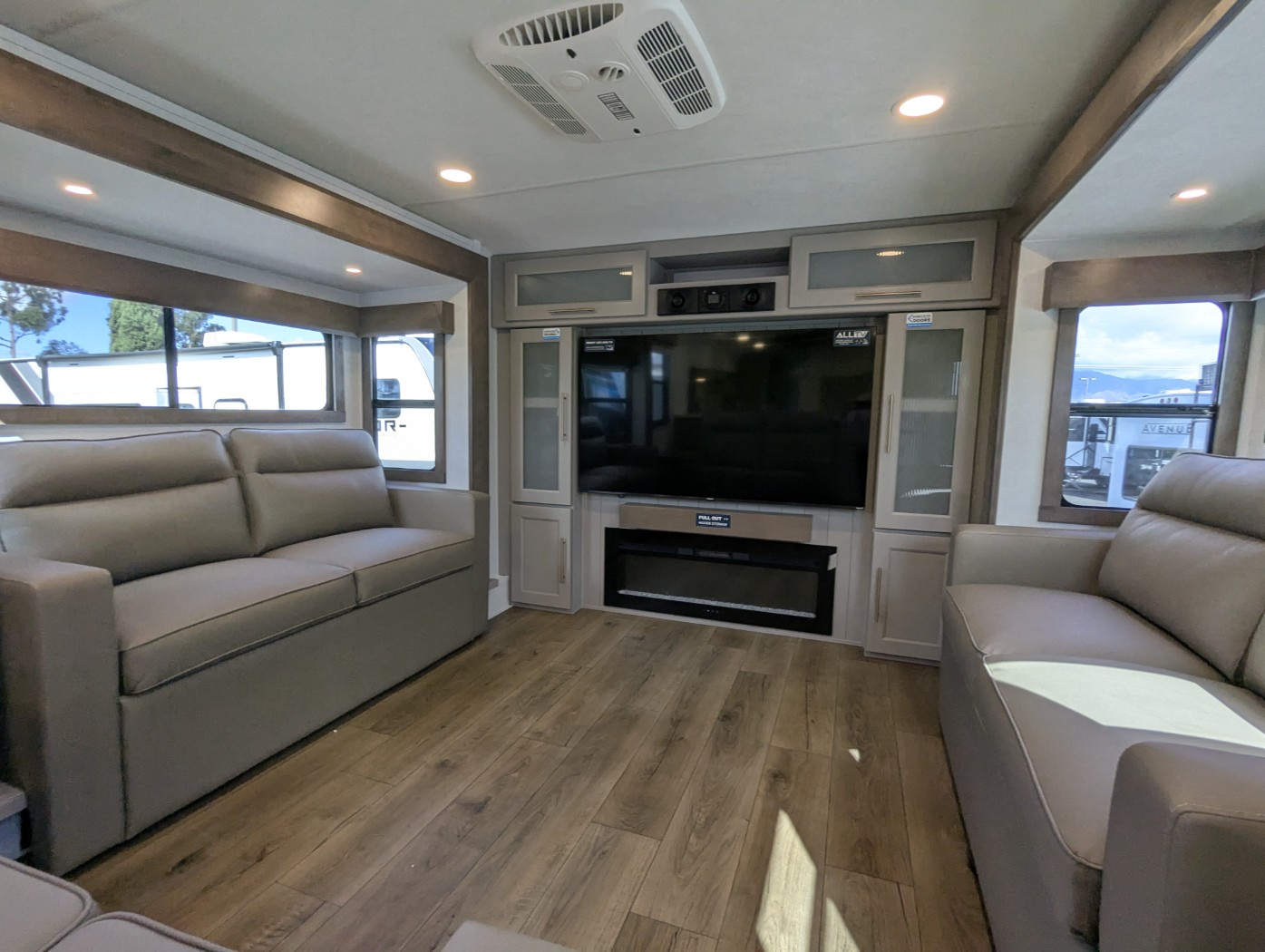 2026 Alliance RV Paradigm 385FL - Image 11