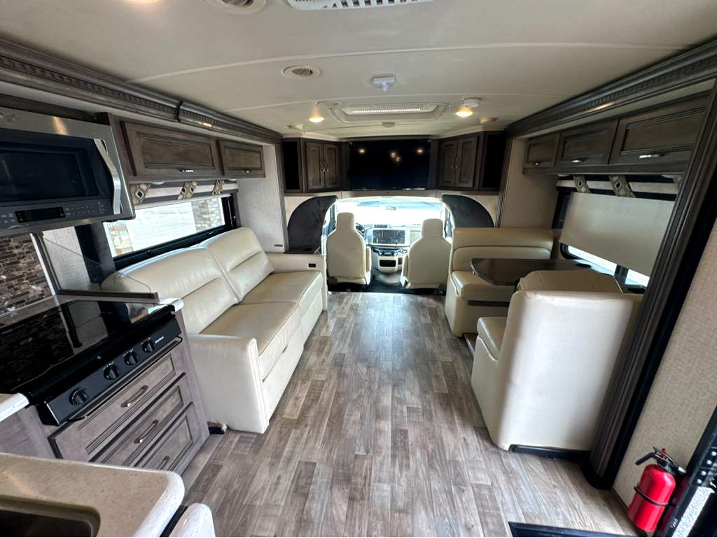 2017 WINNEBAGO ASPECT 30J - Image 24