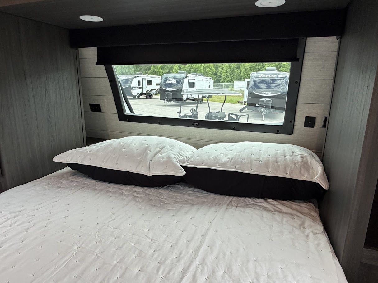 2026 VENTURE RV SPORTTREK 327VIK - Image 73