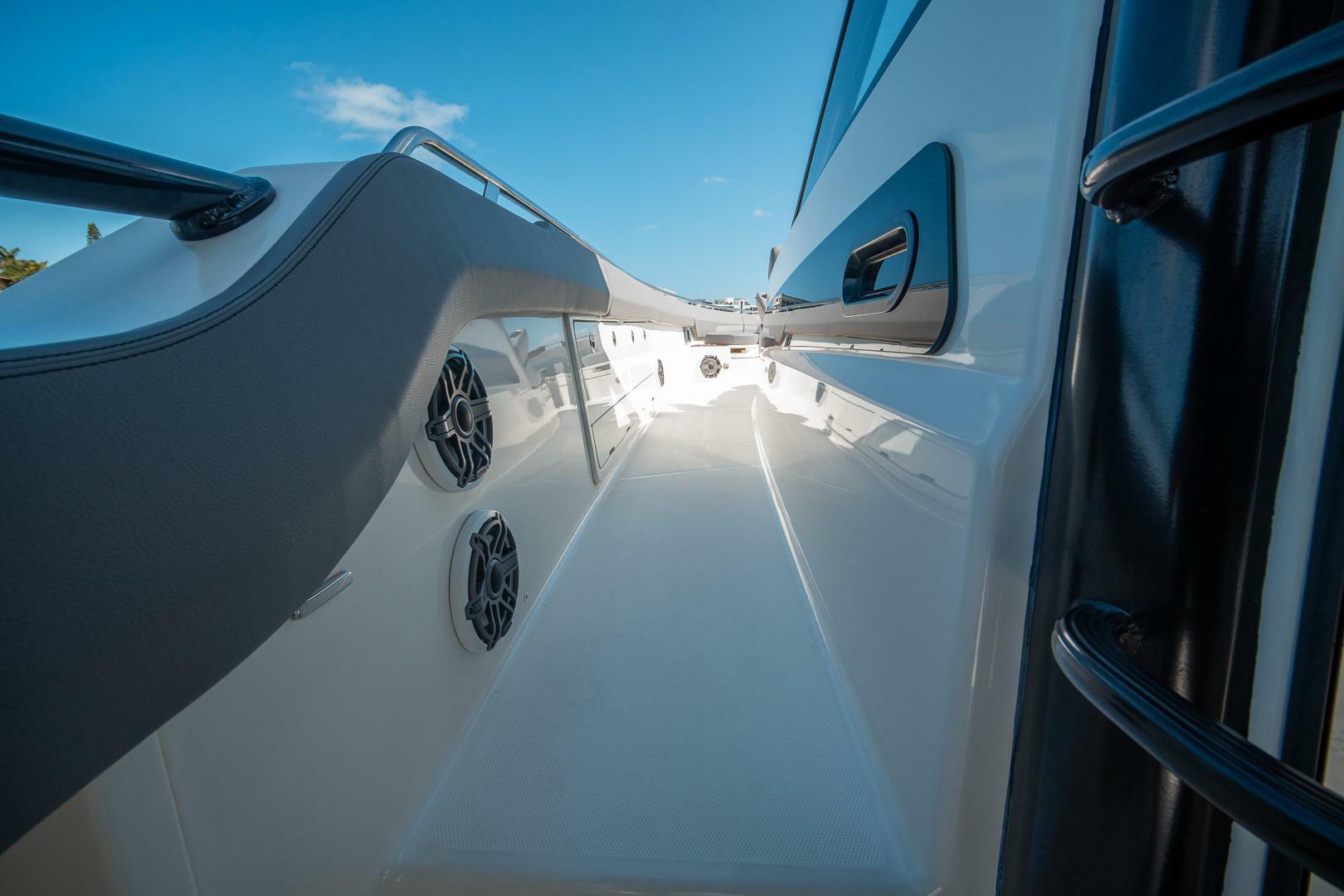 2023 Boston Whaler 420 Outrage - Image 20