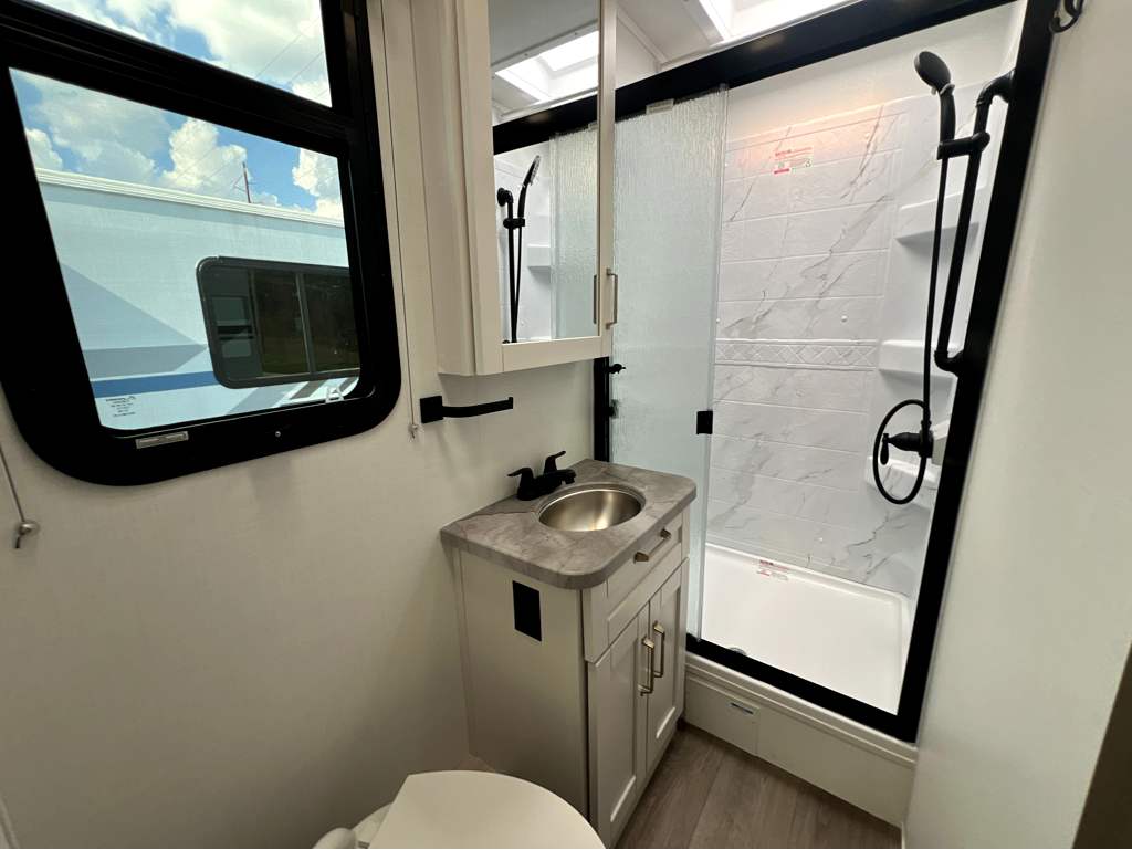 2027 ENTEGRA COACH ODYSSEY 24B - Image 18