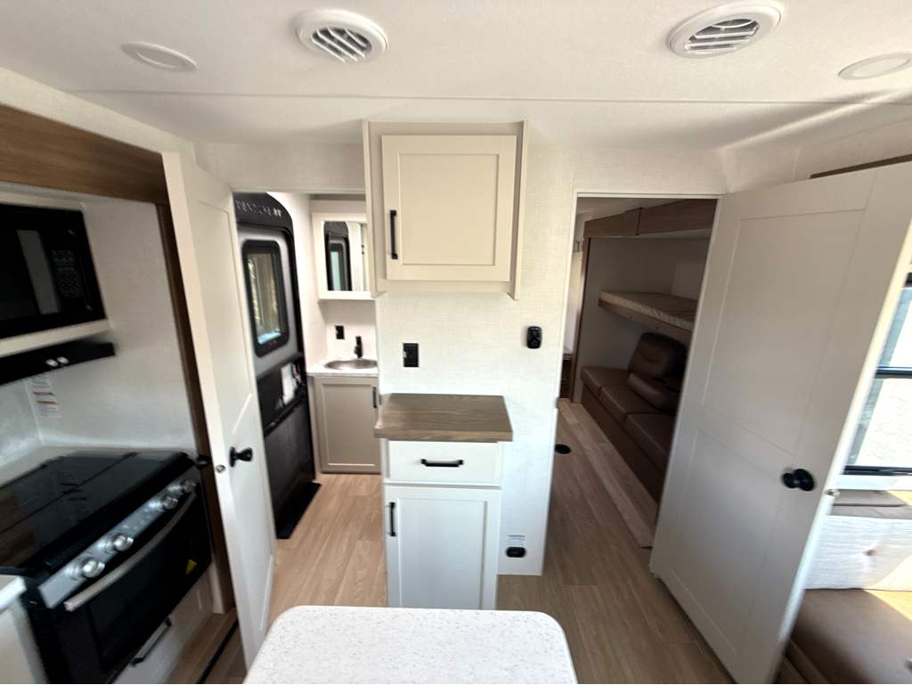 2027 VENTURE RV SPORTTREK 333VIK - Image 11