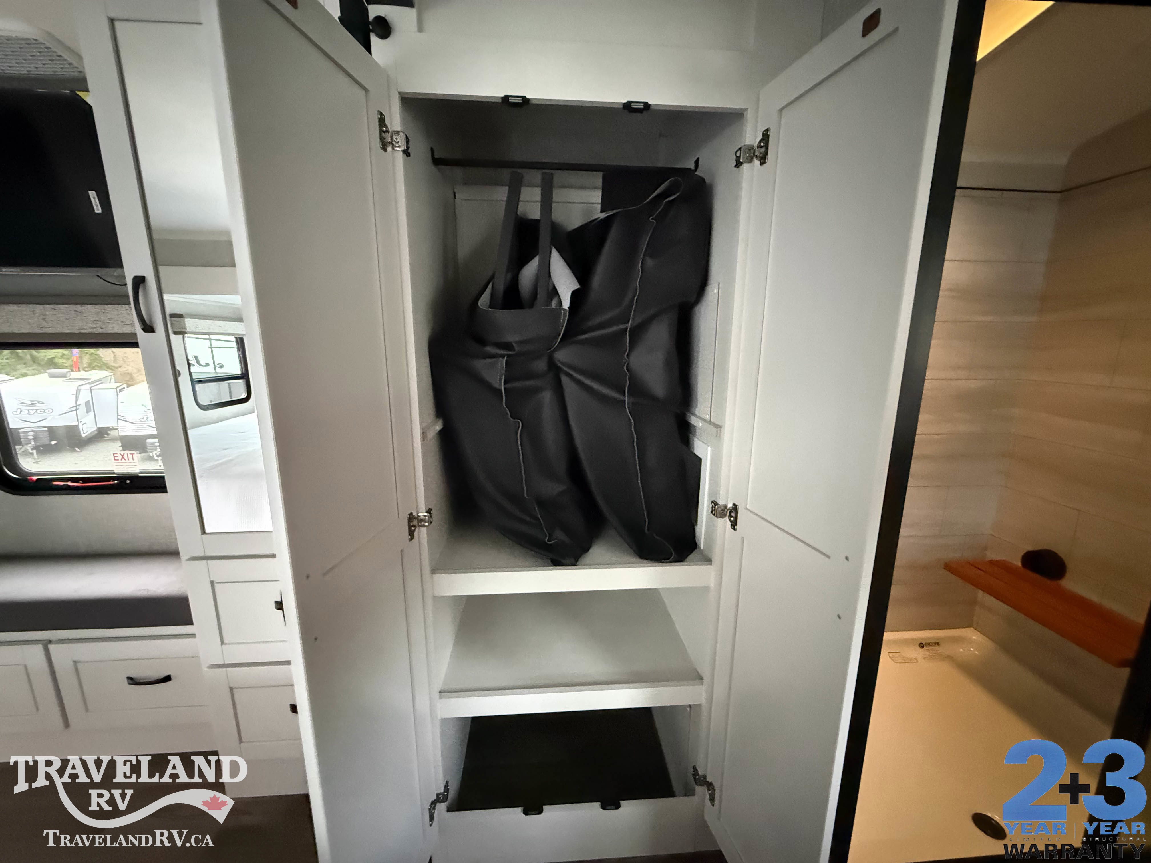2025 Jayco North Point 382FLRB - Image 18