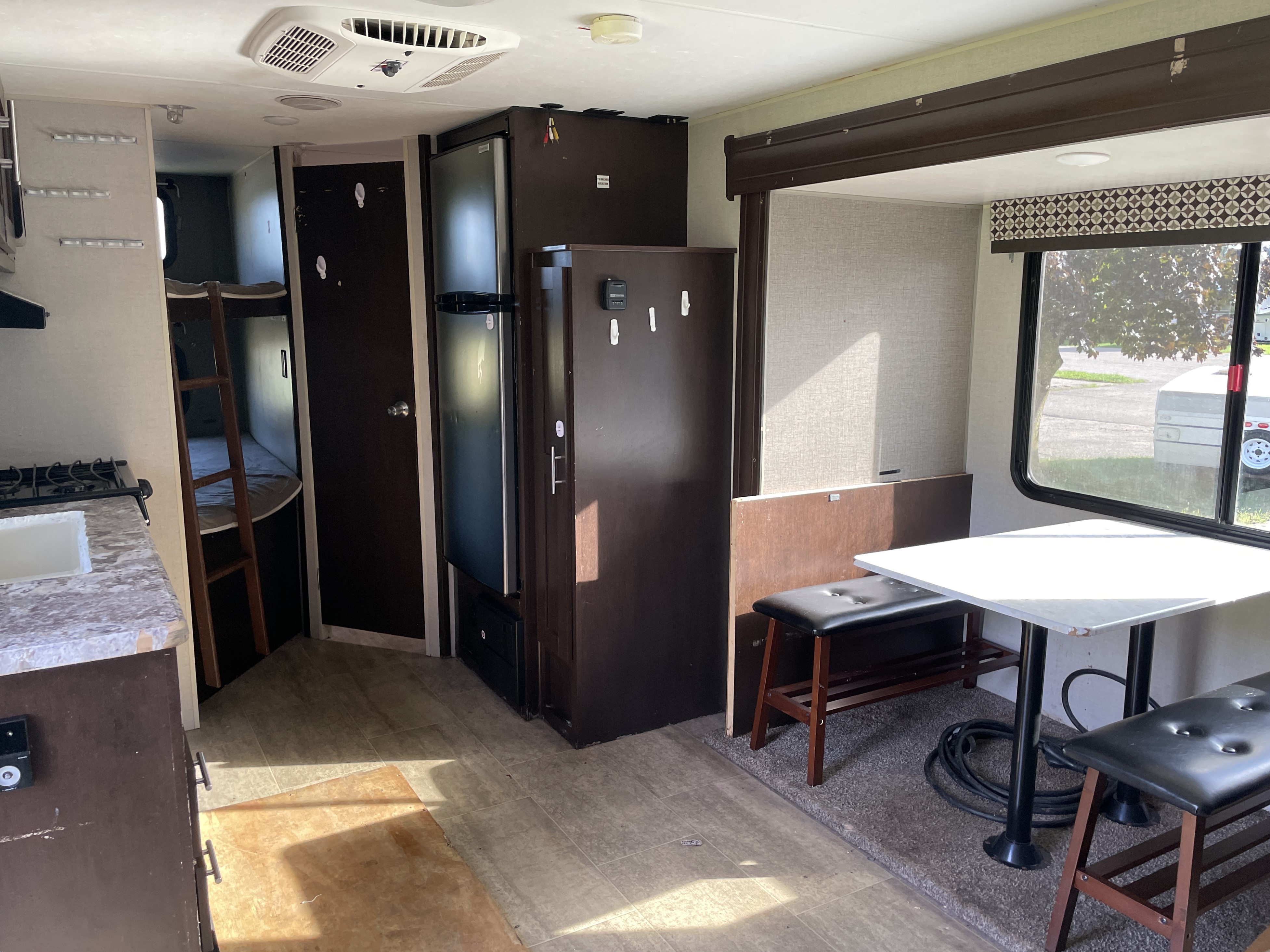 2019 KZ RV Sportsmen LE 231BHKLE - Image 7