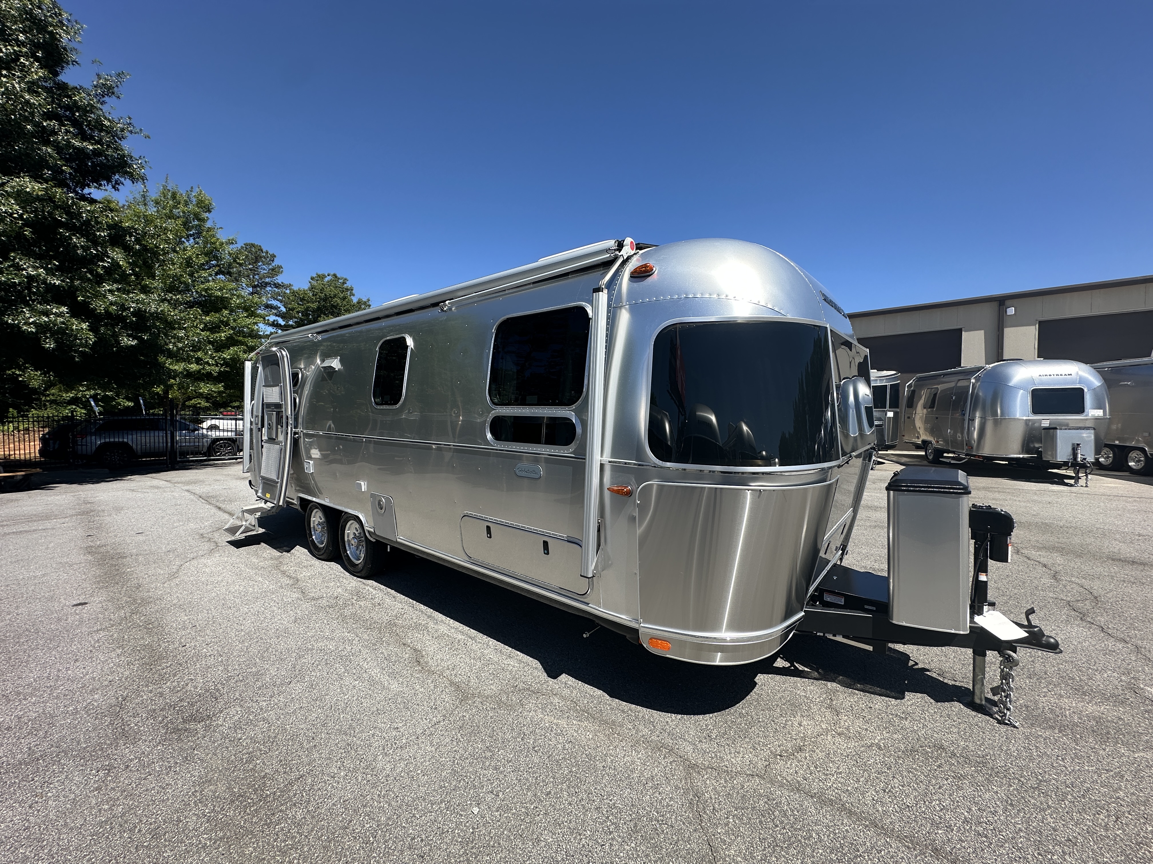 2026 Airstream Globetrotter 27FB Twin - Image 1