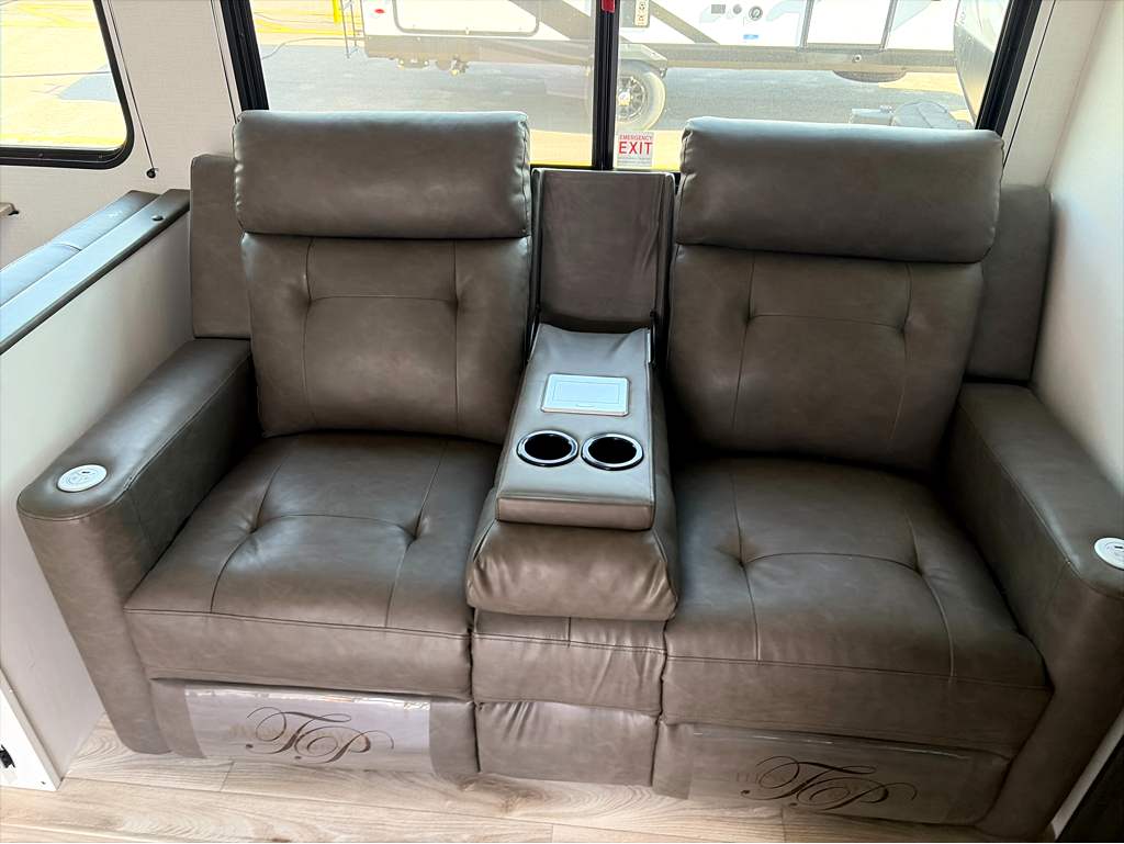 2027 VENTURE RV SIENNA 251VRB - Image 24
