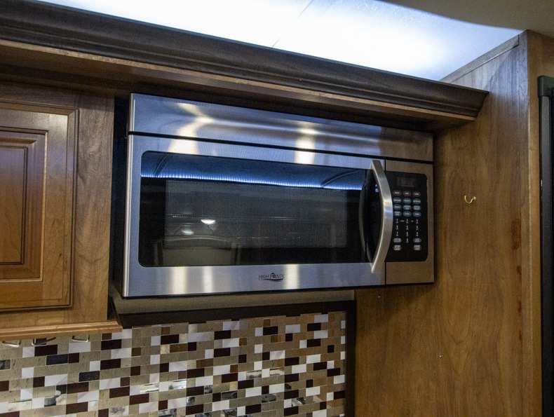 2018 Keystone Montana 3820FK - Image 9