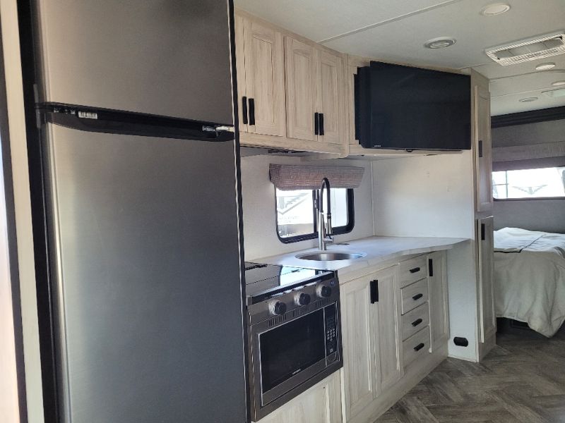 2023 Forest River Sunseeker 2550DS LE - Image 8