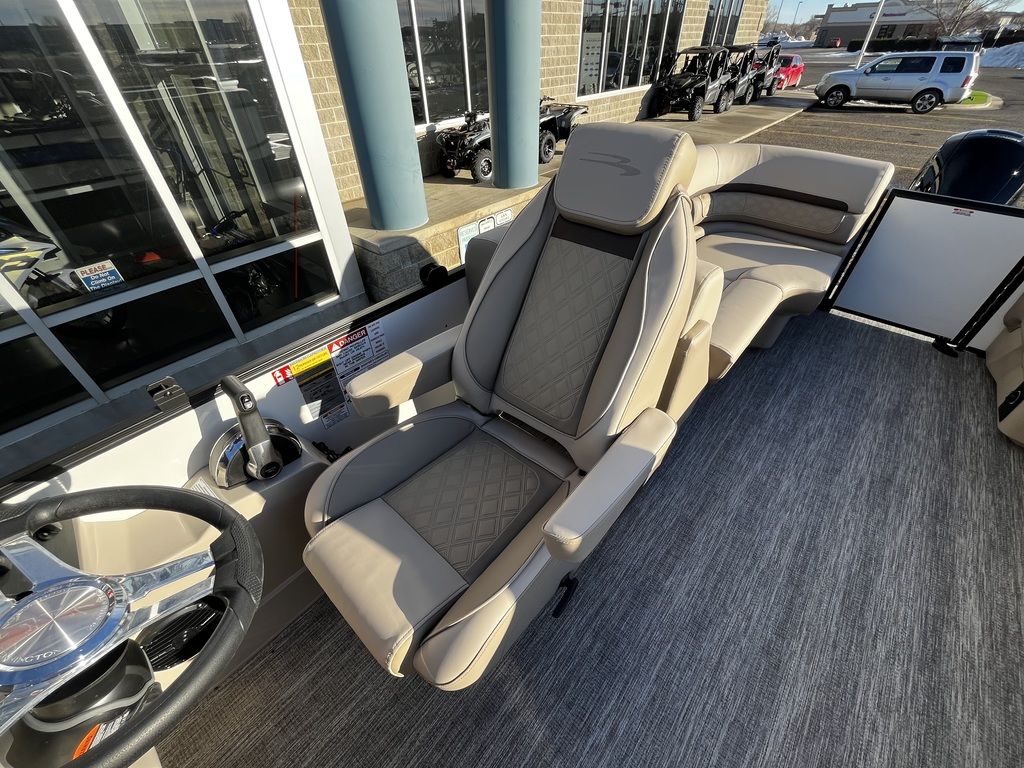 2026 Bennington 22SSR Lux TriToon Pontoon - Image 17
