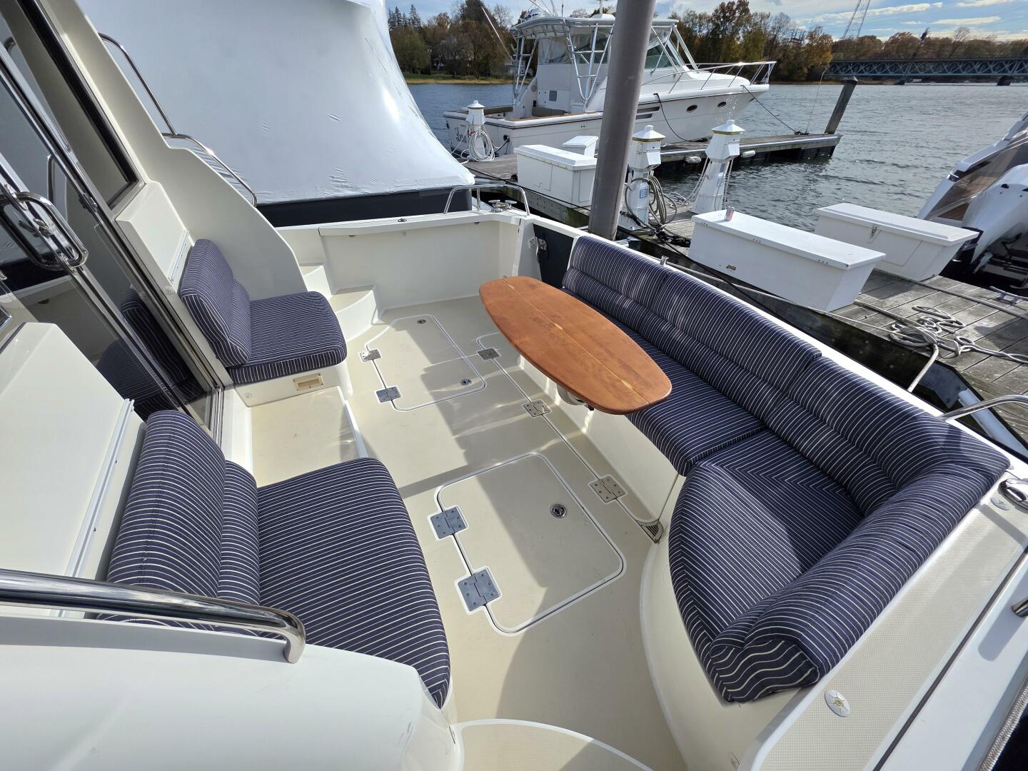 2017 Sabre 42 Salon Express - Image 8