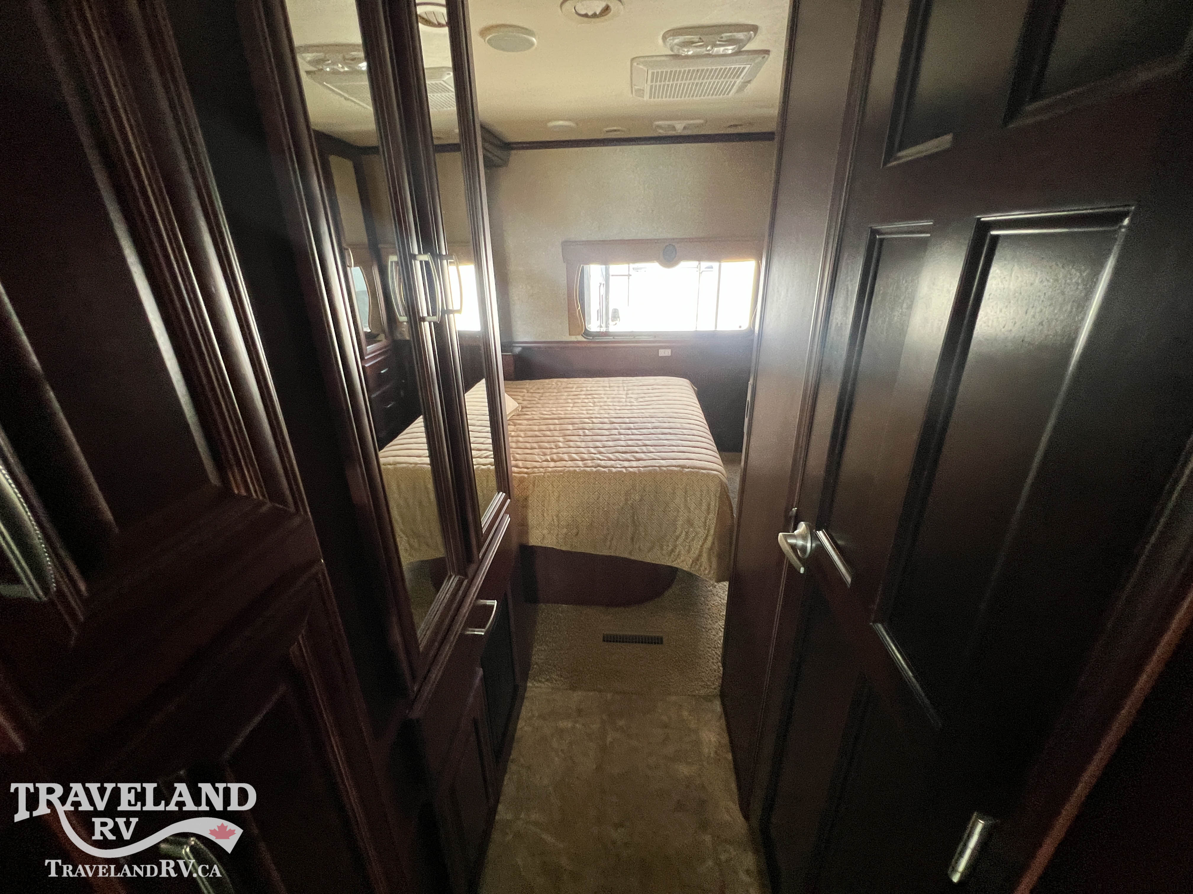 2012 Thor Motor Coach CHALLENGER 32VC HMS - Image 28