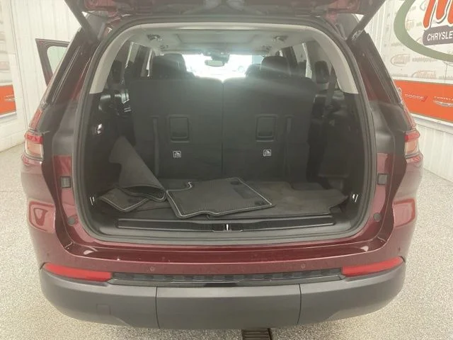 2024 Jeep Grand-Cherokee-L Laredo Altitude 4x4 - Image 24