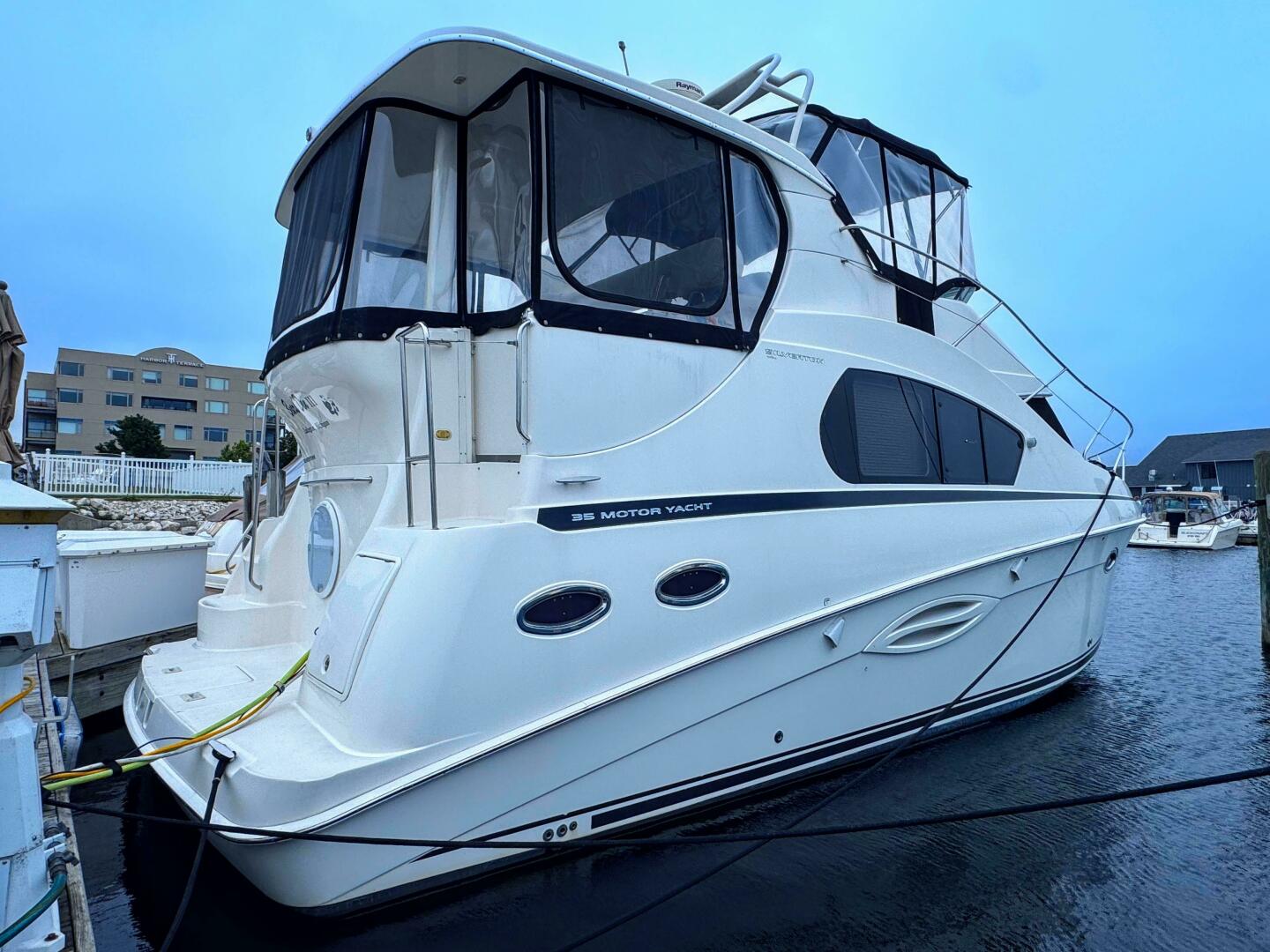 2005 Silverton 35 Motor Yacht - Image 2