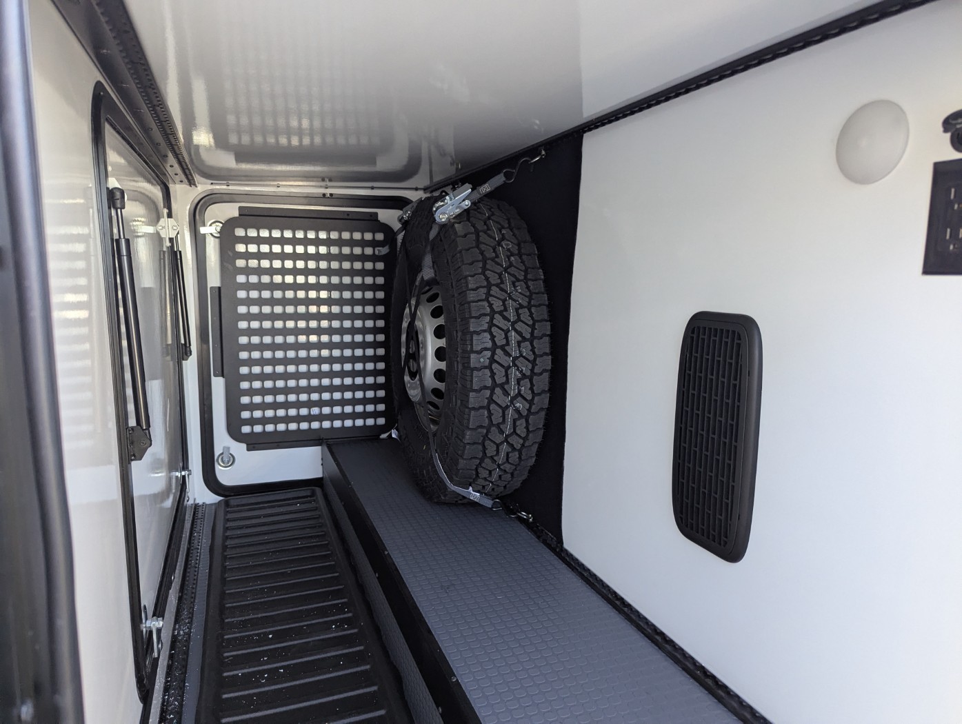 2026 Winnebago EKKO Sprinter 23B AWD - ATH Edition - Image 15