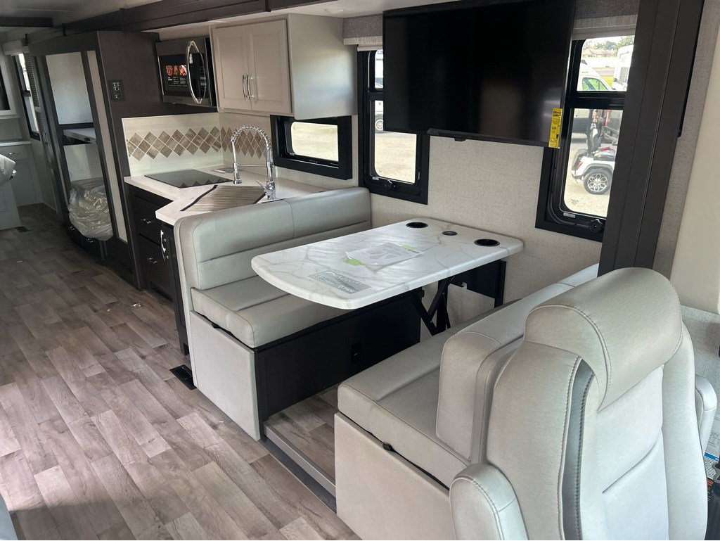 2026 THOR MOTOR COACH PALAZZO 33.5 - Image 9
