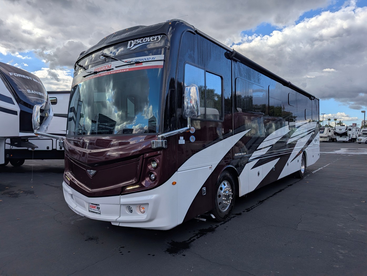 2026 Fleetwood Discovery 38N - Image 3