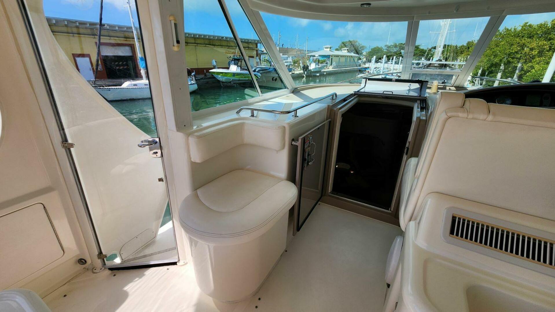 2004 Sea Ray 390 Motor Yacht - Image 19