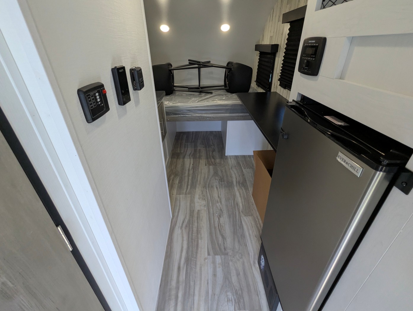 2025 Travel Lite Rove Lite 16RE - Image 12