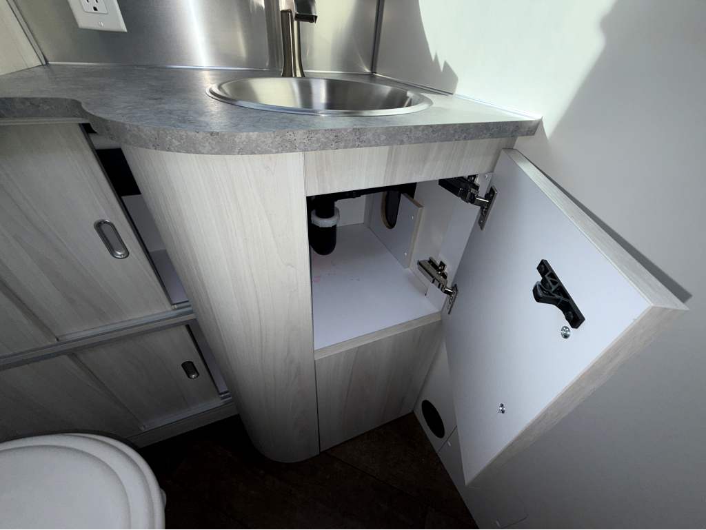 2026 AIRSTREAM INTERNATIONAL 27FBT - Image 28