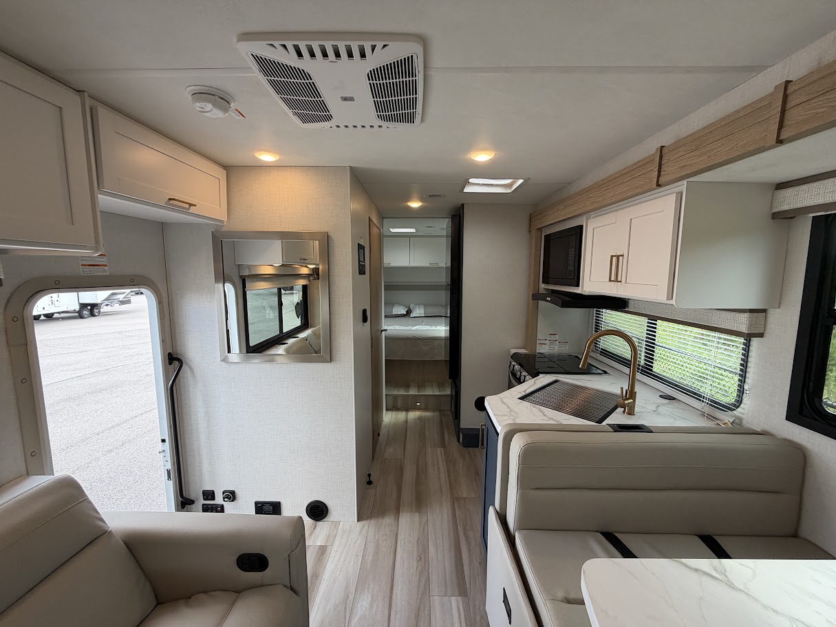 2027 THOR MOTOR COACH MAGNITUDE GA28 - Image 23