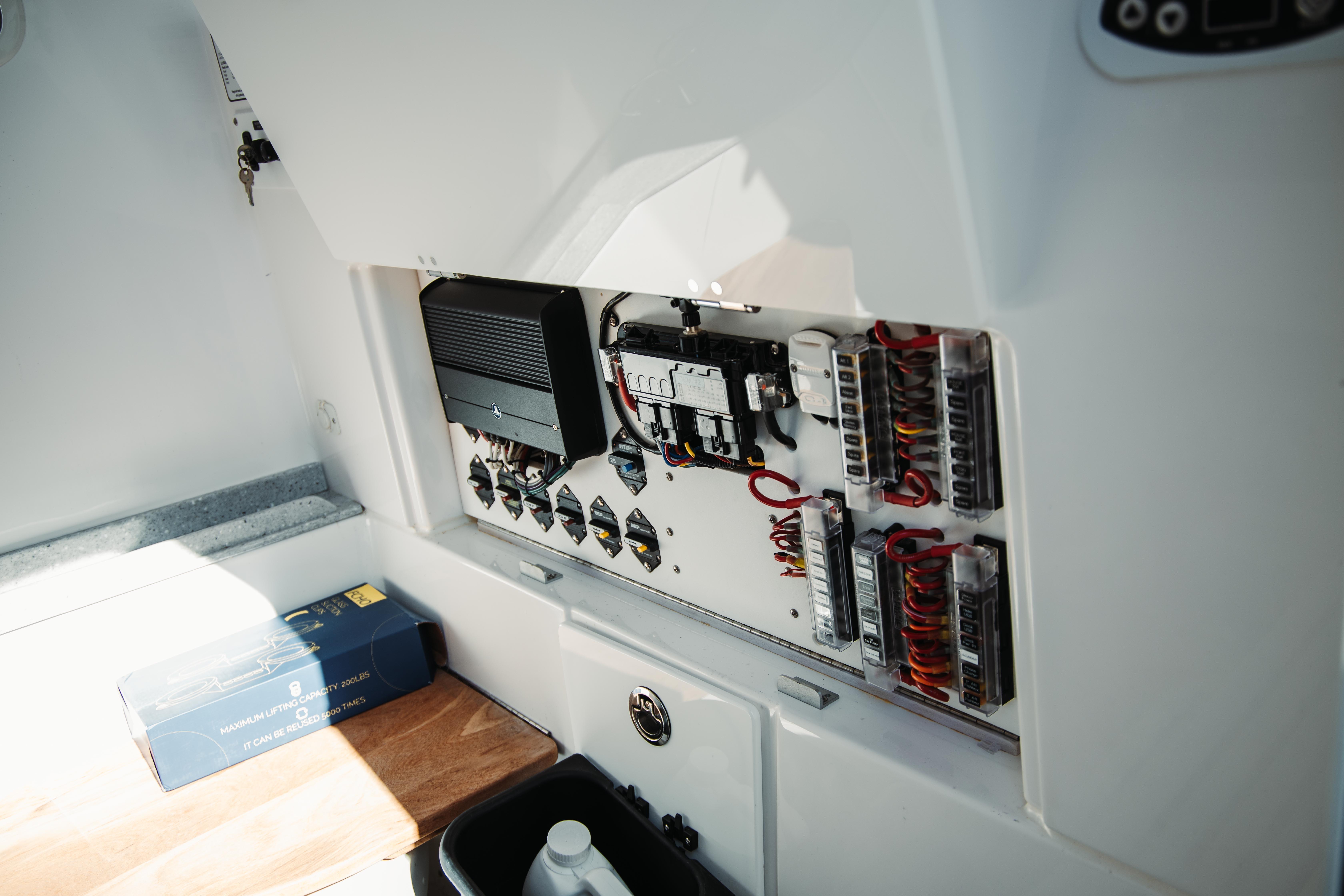 2024 Everglades 315 Center Console Standard - Image 64