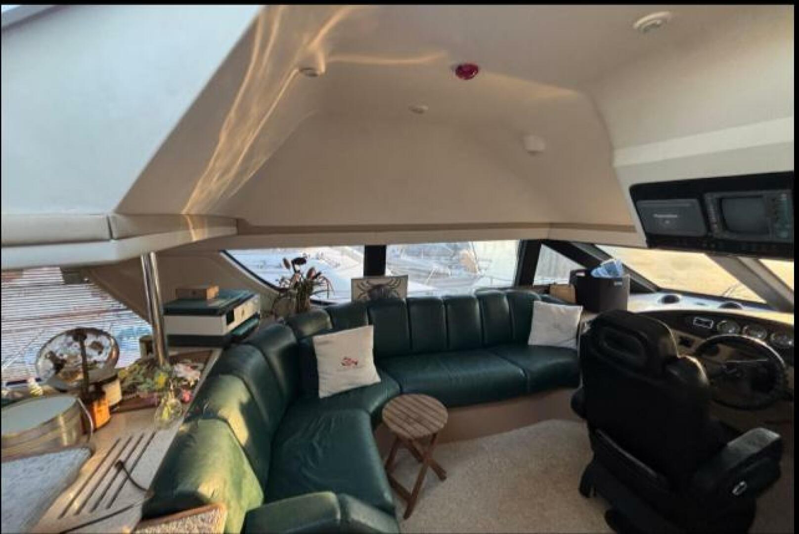 1998 Carver 530 Voyager - Image 44