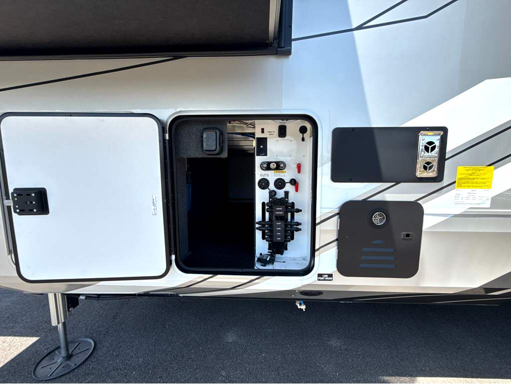 2027 JAYCO PINNACLE 39FLOK - Image 12