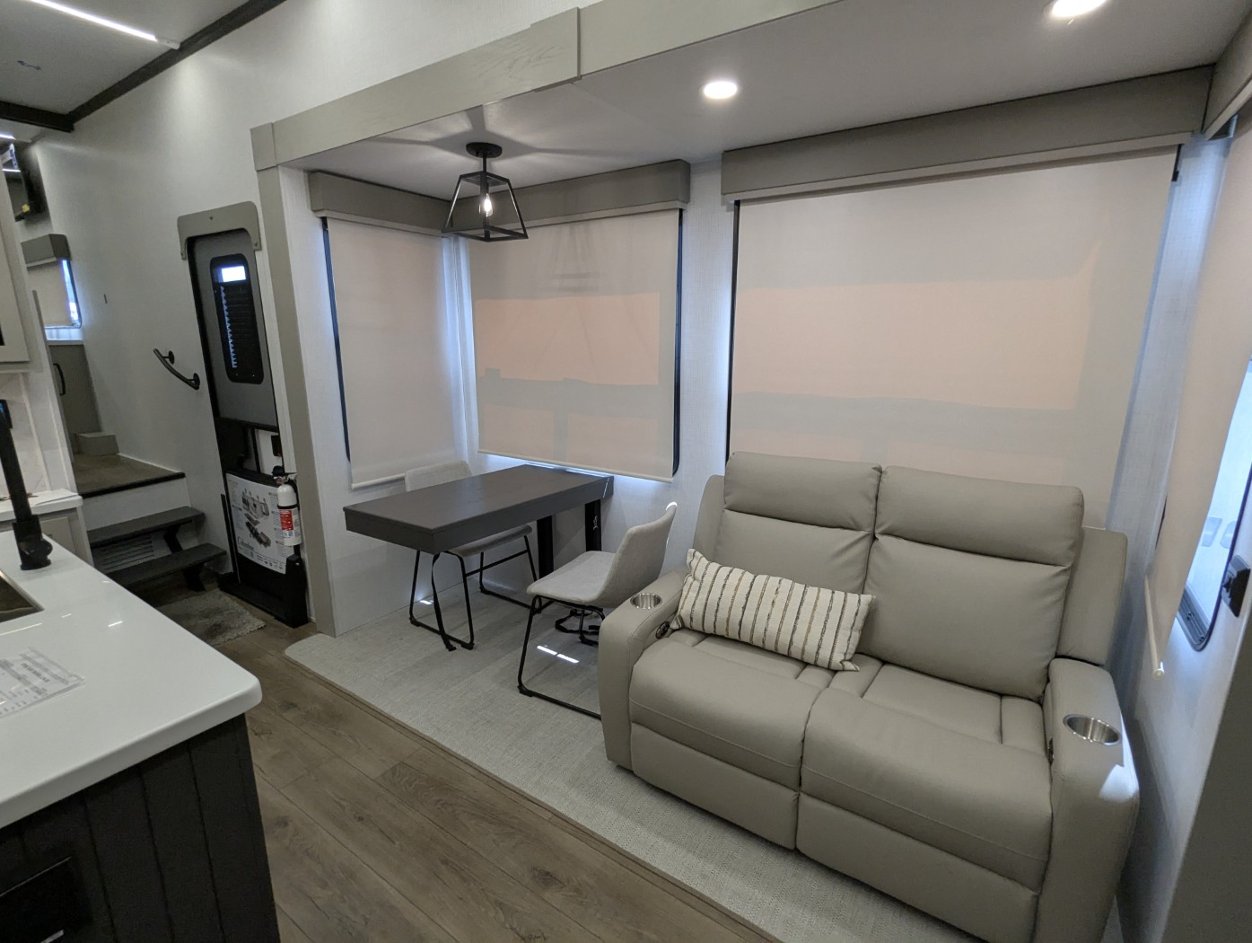 2025 Palomino Columbus 376DS - Image 20