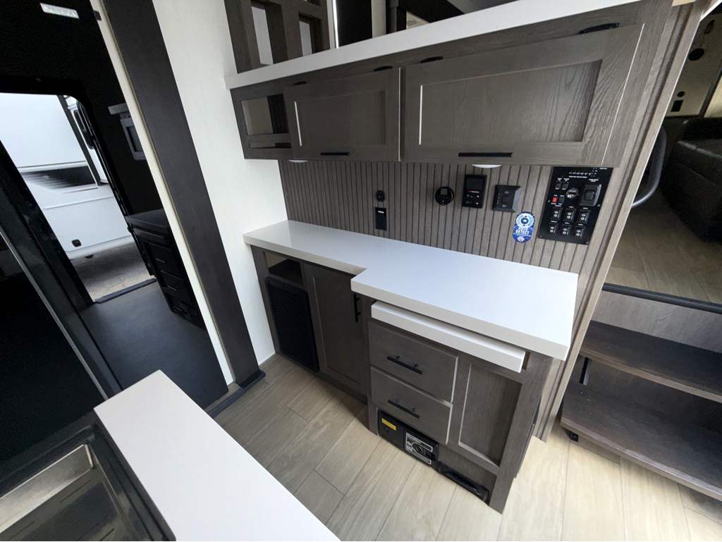 2026 FOREST RIVER ARCTIC WOLF 3950 SUITE - Image 18