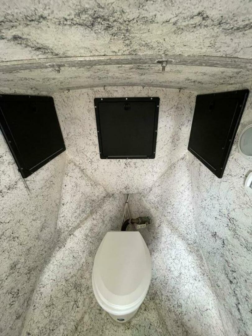 1997 Custom 31 Center Console - Image 14