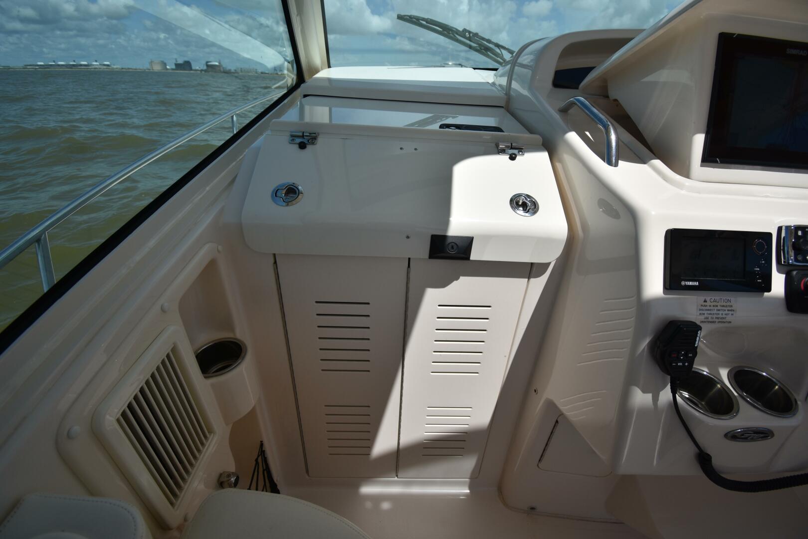 2016 Grady-White 330 Express - Image 14