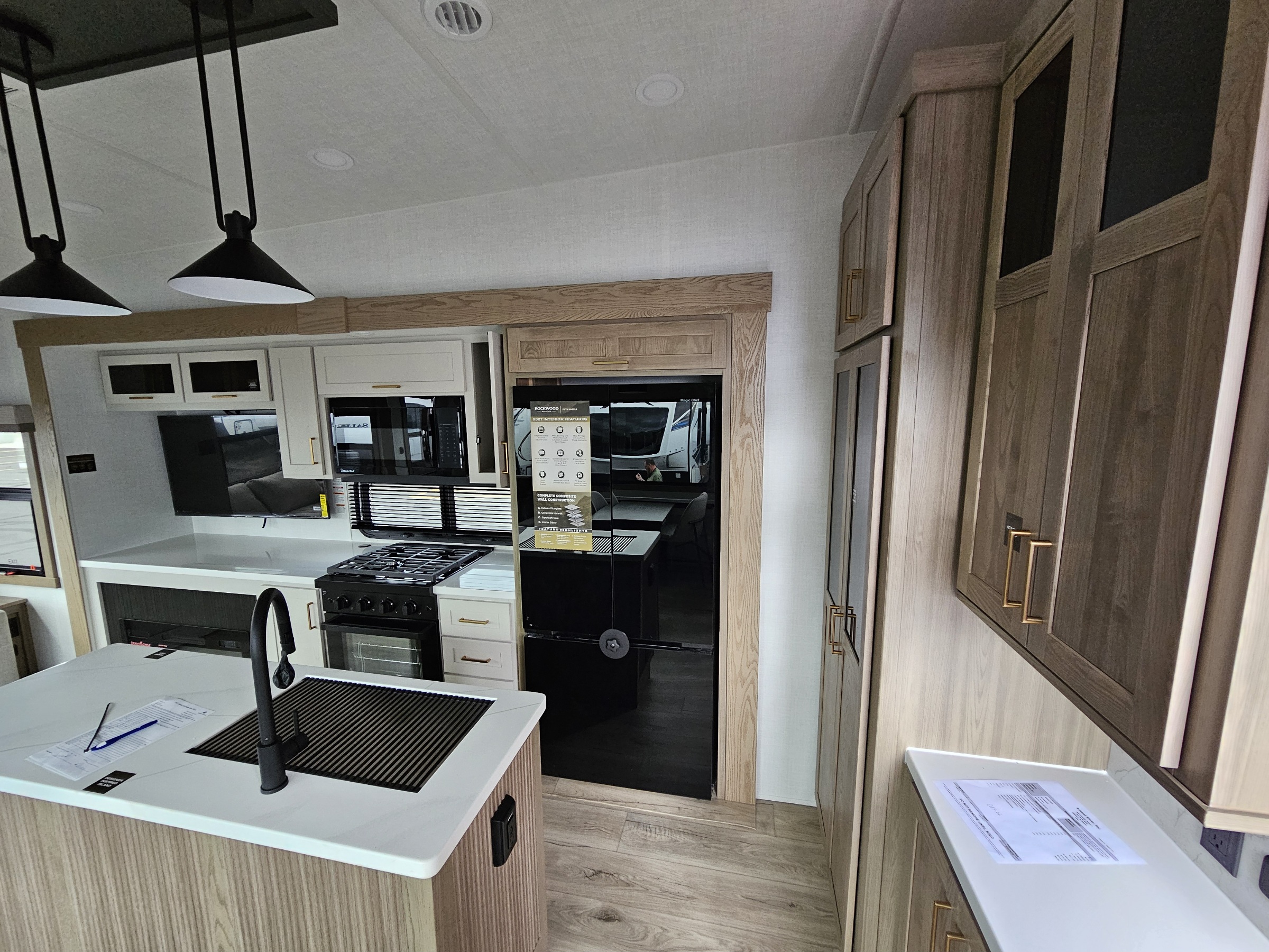 2027 Forest River Rockwood Signature 401SFB - Image 11