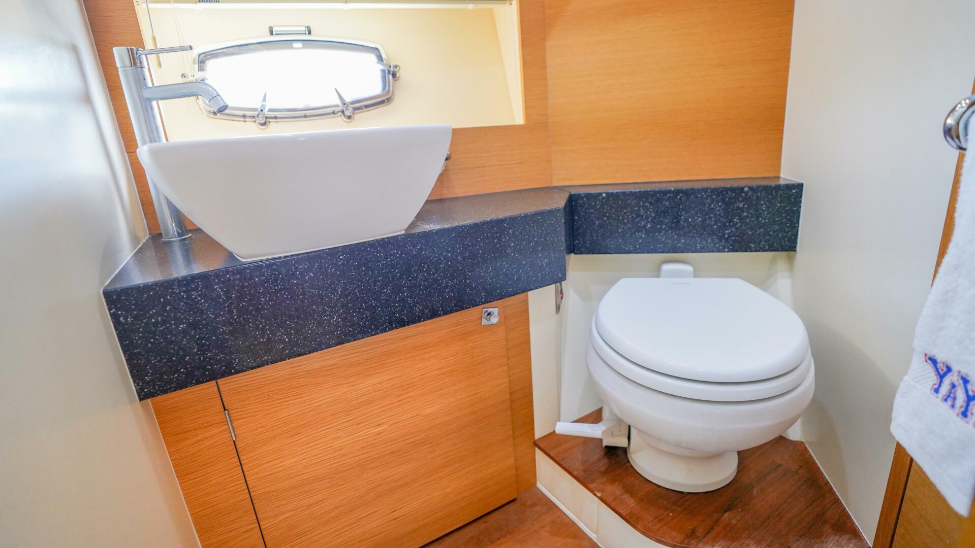 2009 Fairline - Image 36