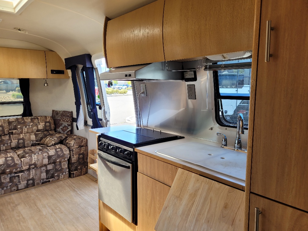 2006 Airstream Safari 25SS - Image 20