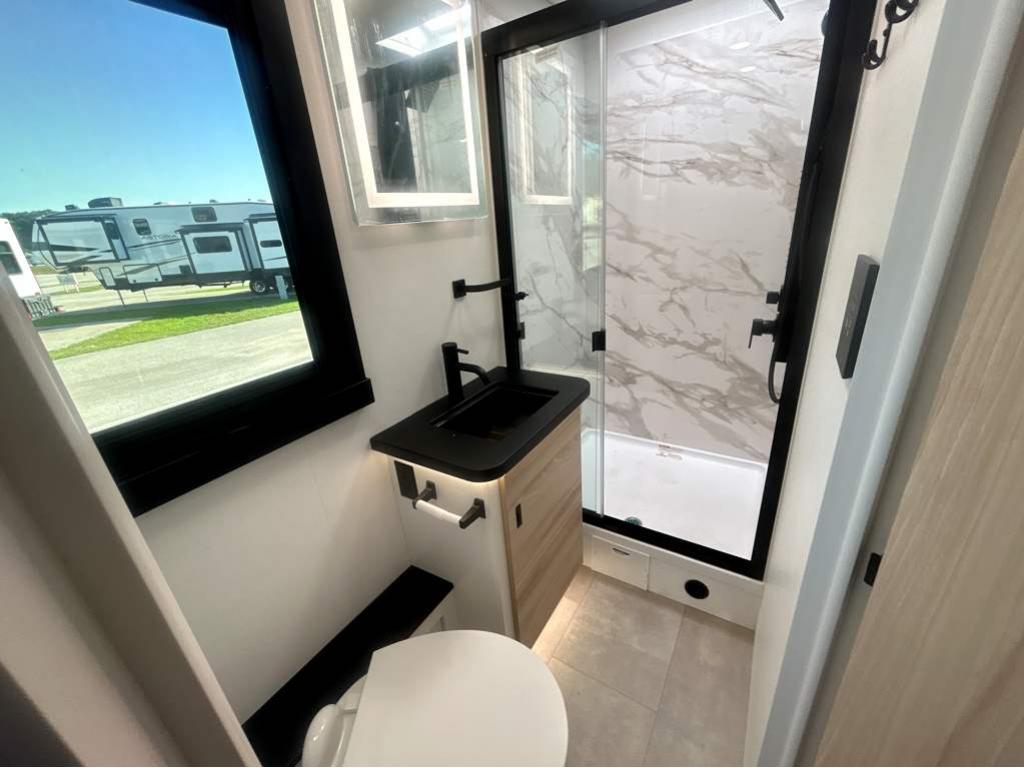 2027 ENTEGRA COACH QWEST 25L - Image 29