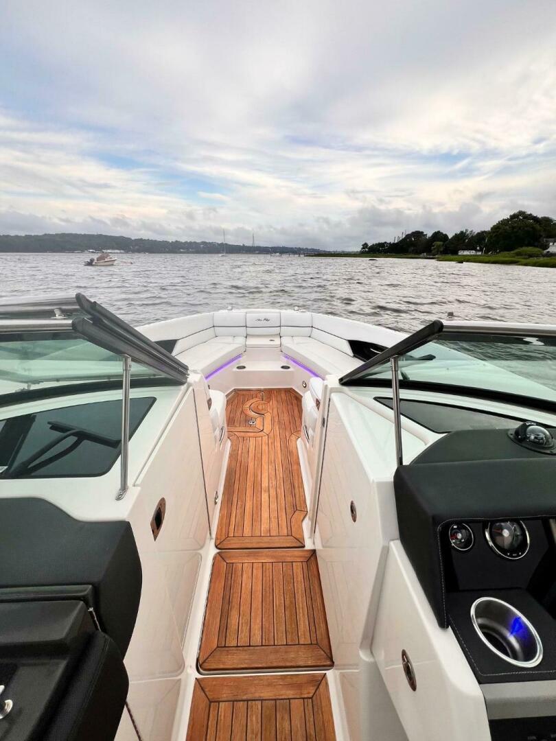 2014 Sea Ray SLX 350 - Image 15