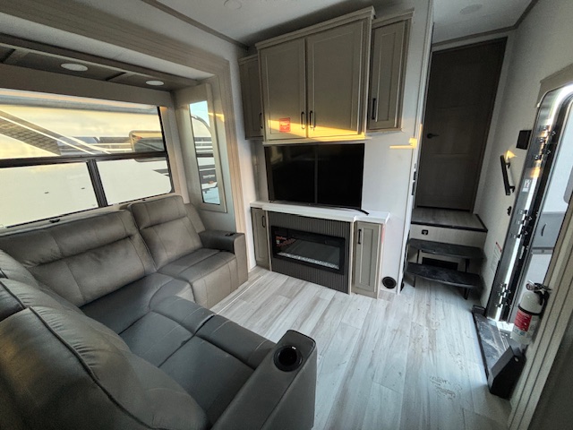 2026 Grand Design Momentum M-Class 392M - Image 32