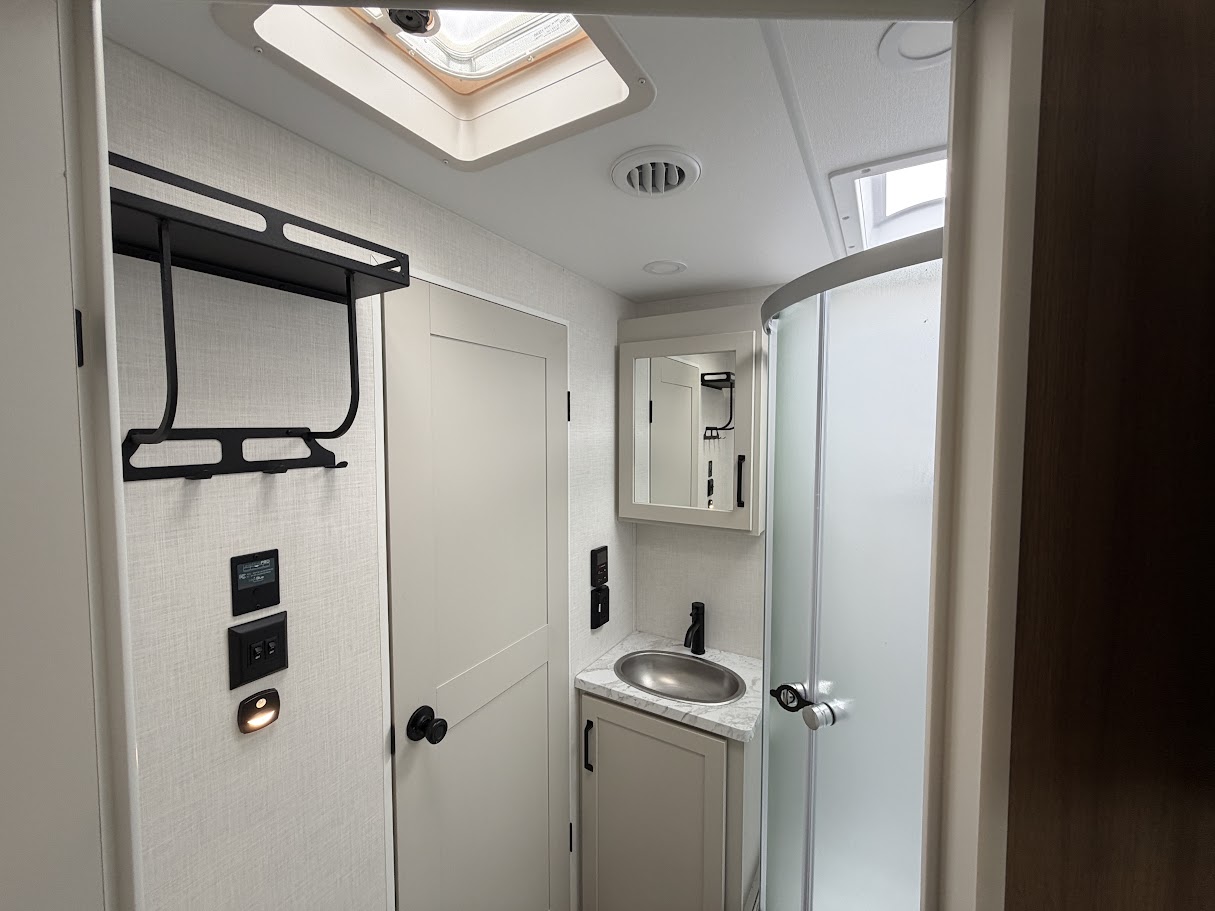 2027 VENTURE RV SPORTTREK 333VIK - Image 33