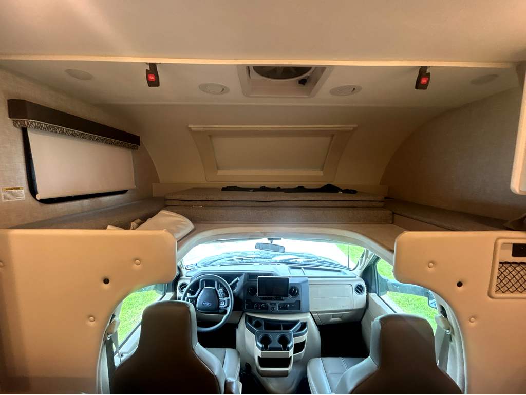 2024 Thor Motor Coach QUANTUM KW29 - Image 9