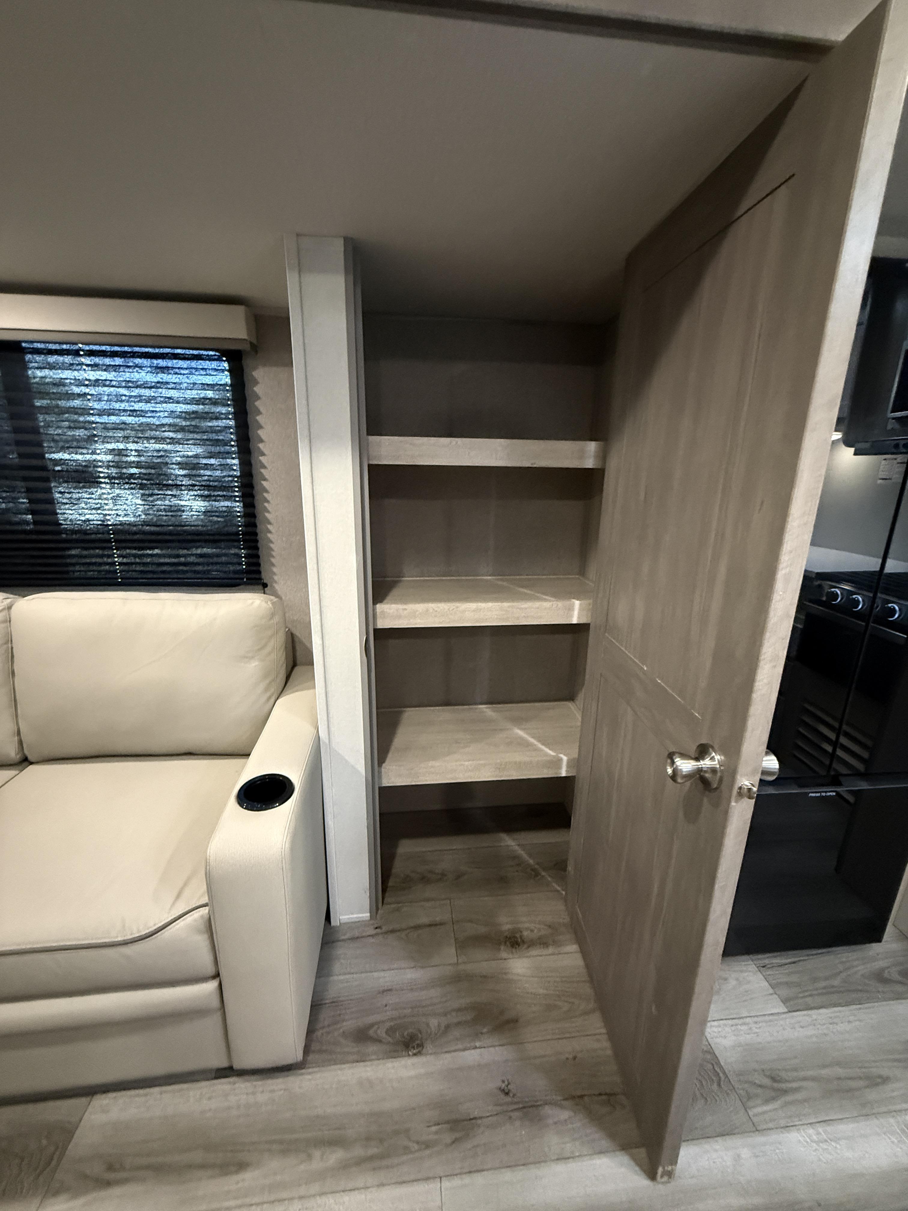 2026 Coachmen Catalina Legacy Edition 283RNR - Image 14