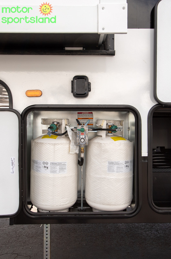 2026 KZ RV Durango Half-Ton D283RLT - Image 17