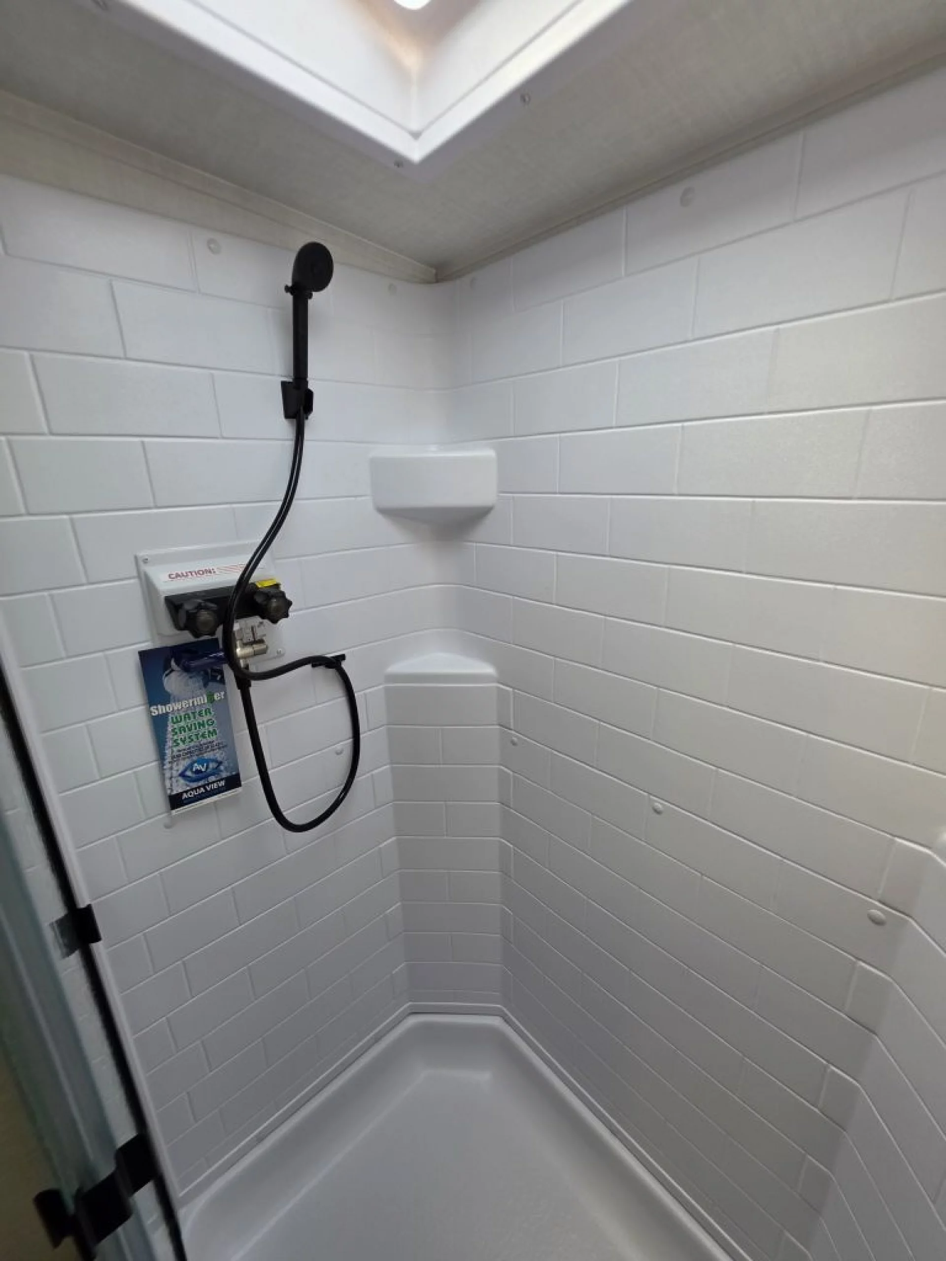 2027 FOREST RIVER ROCKWOOD MINI LITE 2213S - Image 17