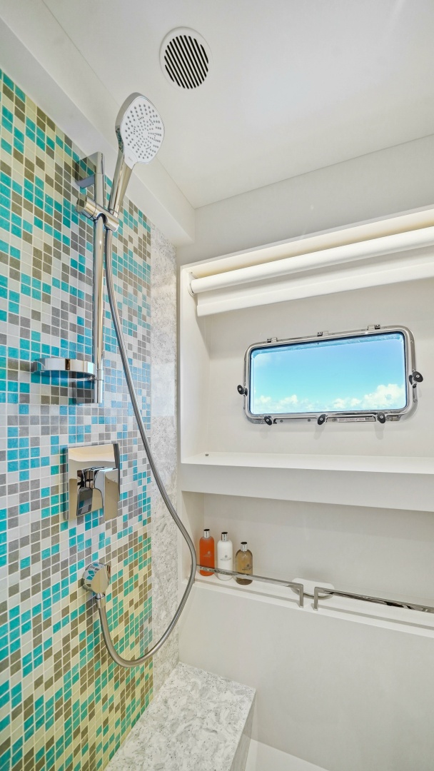 2025 Horizon Raised Pilothouse - Image 37