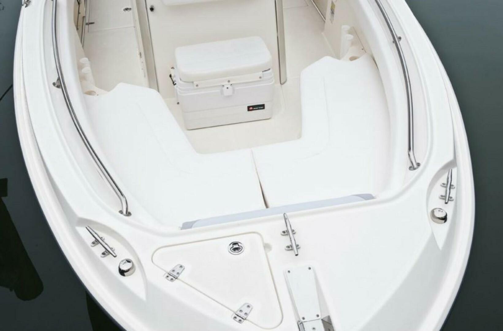2014 Boston Whaler 220 OUTRAGE Base - Image 17