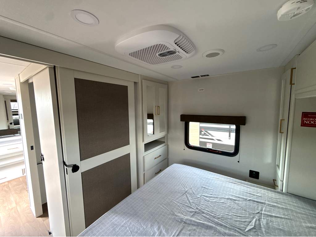2027 GRAND DESIGN TRANSCEND 295QBT - Image 9